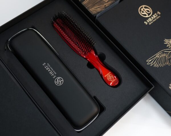 Набор подарочный с расческой для кожи головы и волос "Ворлд Премиум" (Scalp Brush World Premium) красный